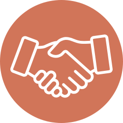 Weißer Umriss von zwei sich zustimmend schüttelnden Händen, zentriert auf einem soliden orangefarbenen Hintergrund.