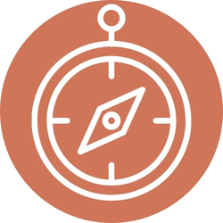 Ein einfaches, weißes Kompass-Symbol mit einer rautenförmigen Nadel ist auf einem runden, einfarbigen terrakottafarbenen Hintergrund zentriert.