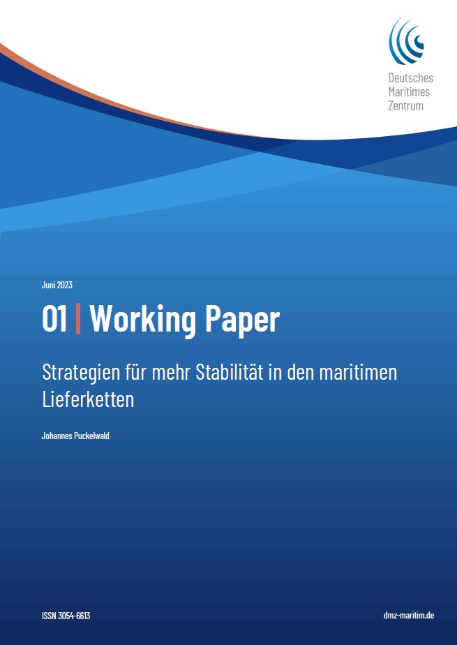 Deckblatt eines Arbeitspapiers des Deutschen Maritimen Zentrums mit dem Titel "Strategien für mehr Stabilität in den maritimen Lieferketten", datiert Juni 2023, verfasst von Johannes Puckewald. Blauer Hintergrund, deutscher Text.